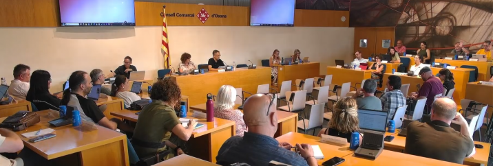 Moment de la votació del PMQAO al Ple del Consell Comarcal, amb els vots en contra dels dos consellers de la CUP Moment de la votació del PMQAO al Ple del Consell Comarcal, amb els vots en contra dels dos consellers de la CUP